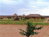 Kalahari Monate Lodge en Kampeerplek