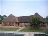 Ihamba Lakeside Safari Lodge