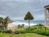 Upmarket Uvongo Beachfront Unit